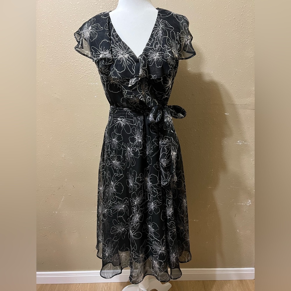 Karin Stevens Black and White Floral Midi Dress